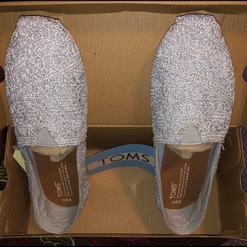 TOMS CLASSICS in Silver Crochet NIB size 9.5